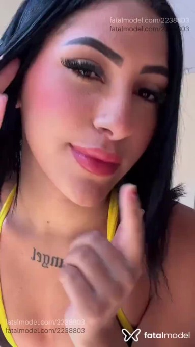 Acompanhante mulher morena (o) de olhos mel - Belly Menezes