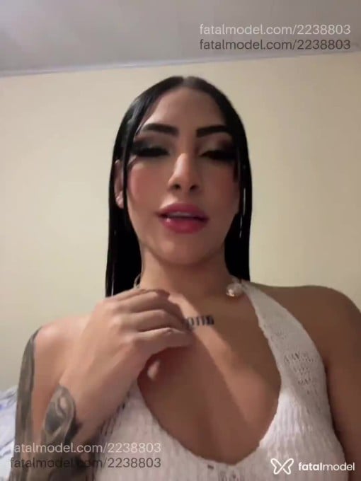 Acompanhante mulher morena (o) de olhos mel - Belly Menezes