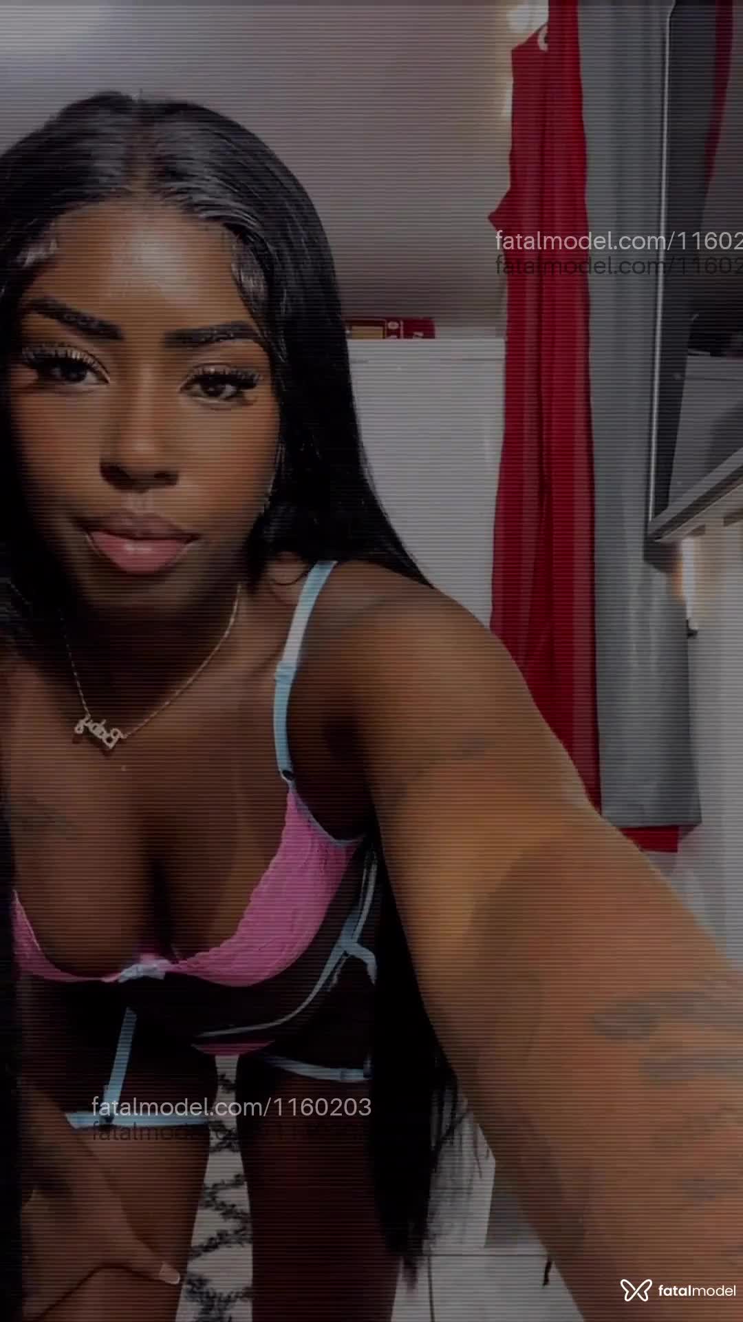 Acompanhante mulher com cabelo castanho de olhos castanhos em São Paulo Acompanhante mulher com cabelo castanho de olhos castanhos em São Paulo - Tiffany