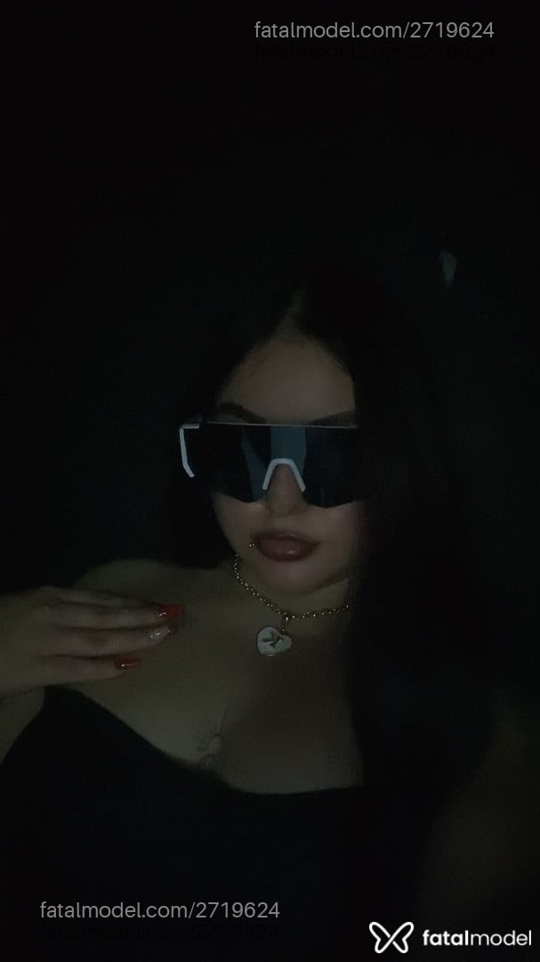 Acompanhante mulher com cabelo castanho de olhos castanhos em Porto Seguro Acompanhante mulher com cabelo castanho de olhos castanhos em Porto Seguro - Velminha