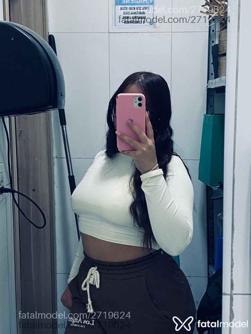 Acompanhante mulher com cabelo castanho de olhos castanhos em Porto Seguro Acompanhante mulher com cabelo castanho de olhos castanhos em Porto Seguro - Velminha