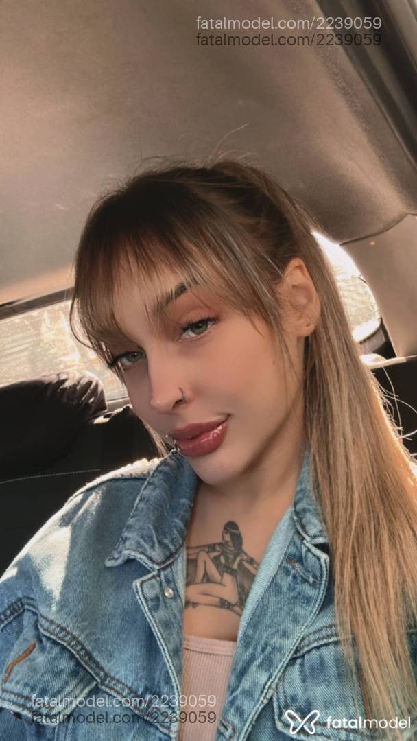 Acompanhante mulher loira (o) de olhos azuis em Marília - Larah