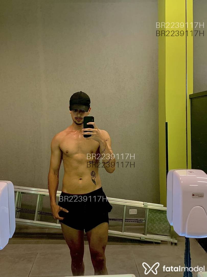 Acompanhante homem com cabelo castanho de olhos castanhos em São Paulo Acompanhante homem com cabelo castanho de olhos castanhos em São Paulo - Lucas Santos
