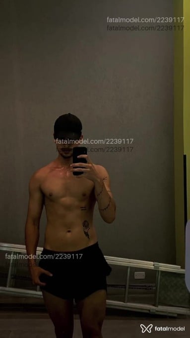 Acompanhante homem com cabelo castanho de olhos castanhos em São Paulo Acompanhante homem com cabelo castanho de olhos castanhos em São Paulo - Lucas Santos