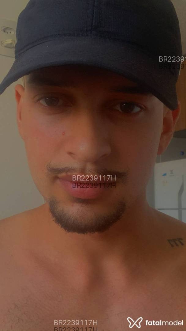 Acompanhante homem com cabelo castanho de olhos castanhos em São Paulo Acompanhante homem com cabelo castanho de olhos castanhos em São Paulo - Lucas Santos