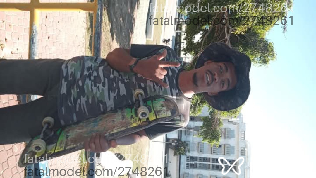 Acompanhante homem com cabelo castanho de olhos castanhos - Leon