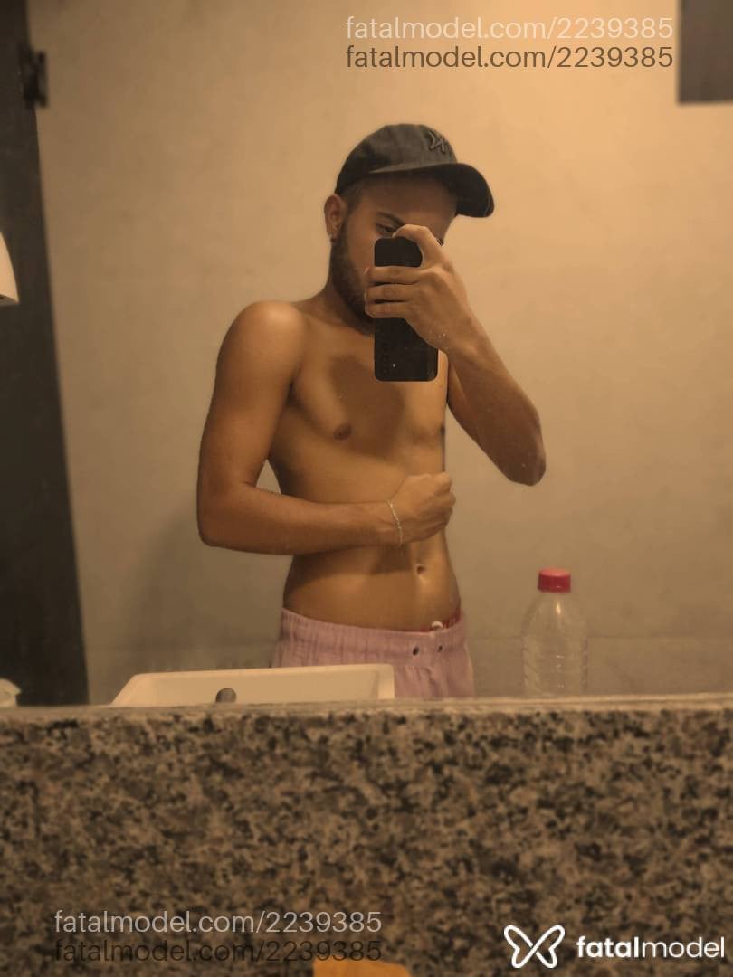 Acompanhante homem morena (o) de olhos pretos - Danzinho Acompanhante homem morena (o) de olhos pretos - Danzinho