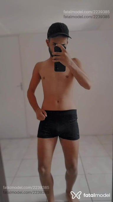 Acompanhante homem morena (o) de olhos pretos - Danzinho Acompanhante homem morena (o) de olhos pretos - Danzinho