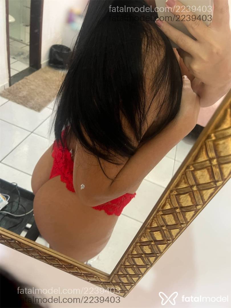 Acompanhante mulher morena (o) de olhos pretos - Bruna