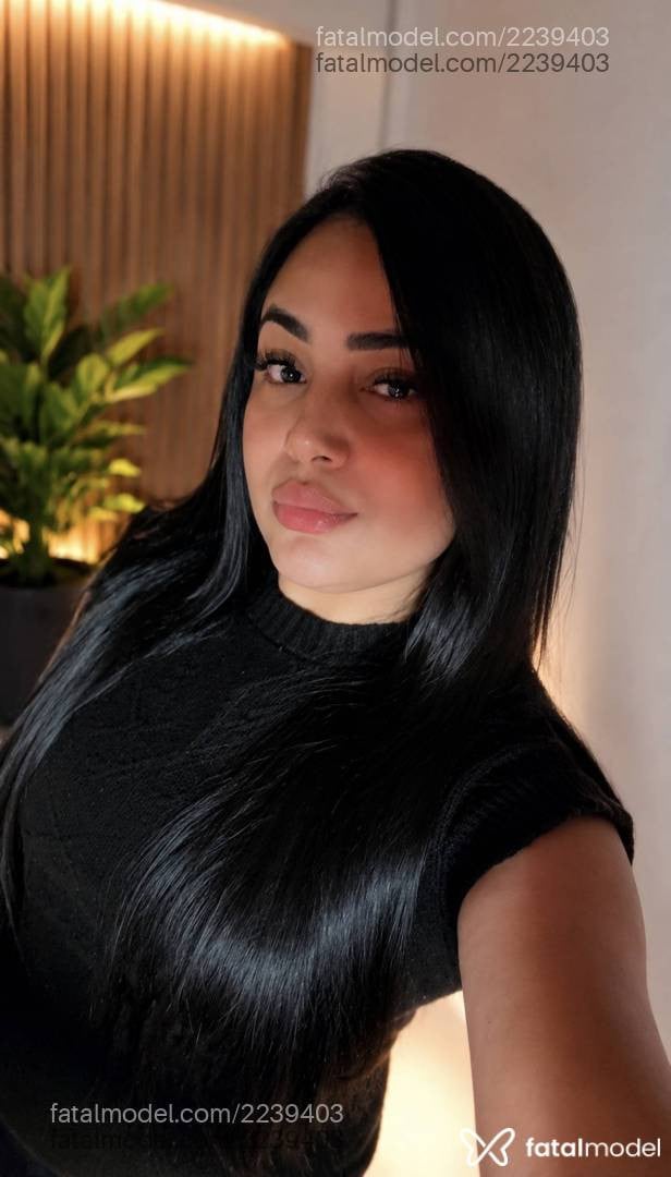 Acompanhante mulher morena (o) de olhos pretos - Bruna