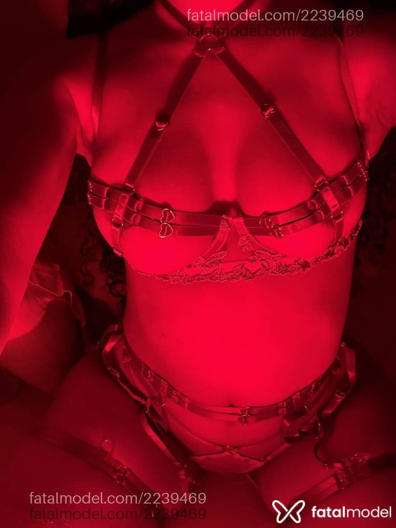 Acompanhante mulher morena (o) de olhos castanhos - Mariah