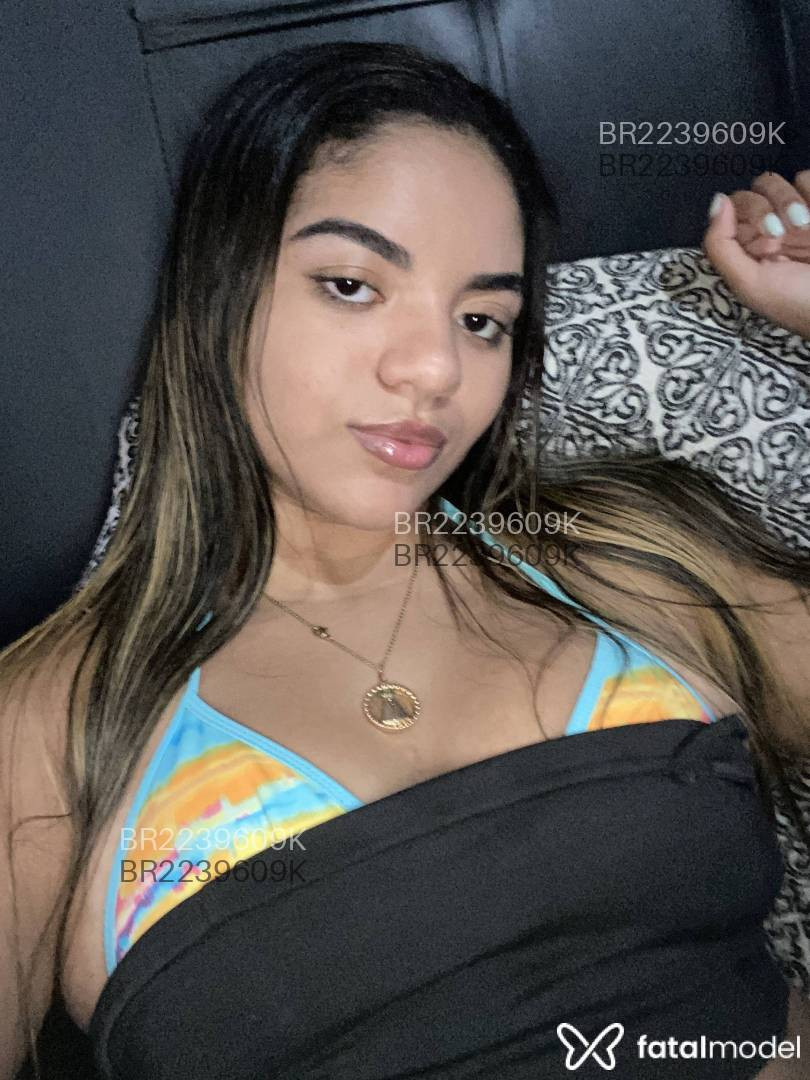 Acompanhante mulher loira (o) de olhos castanhos em Virtual - Anne Monteiro