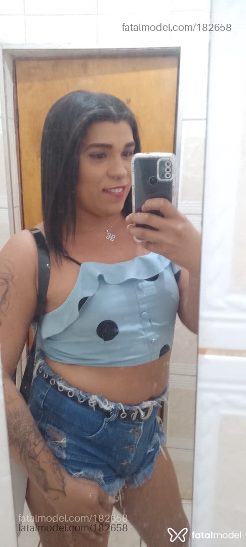 Acompanhante travesti morena (o) de olhos castanhos em Araraquara - HillaryBora