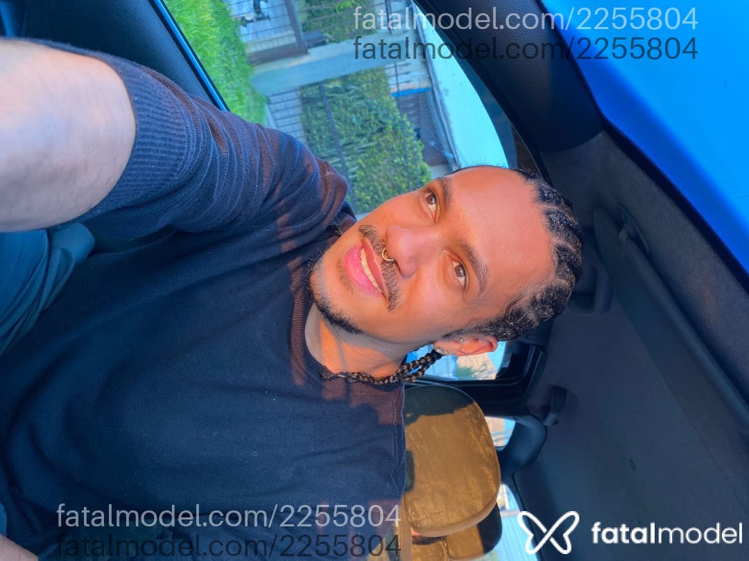 Acompanhante homem com cabelo castanho de olhos castanhos - Leozinho Acompanhante homem com cabelo castanho de olhos castanhos - Leozinho