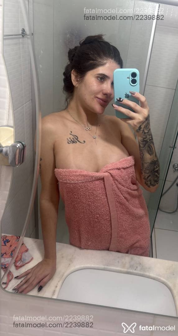 Acompanhante mulher loira (o) de olhos verdes - Bela Oliveira