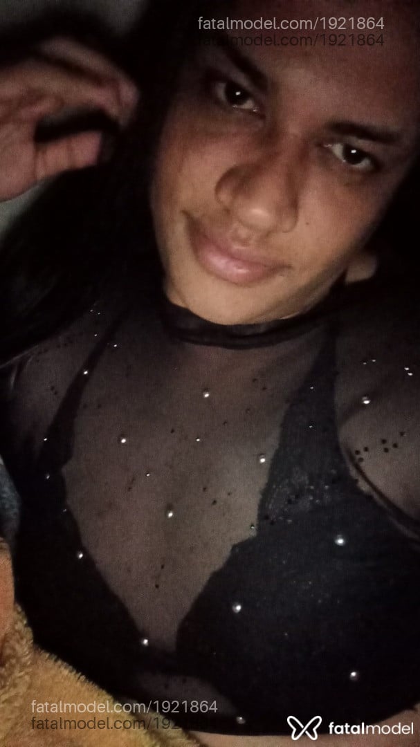 Acompanhante mulher trans com cabelo colorido de olhos castanhos em Barbosa Ferraz - Lina