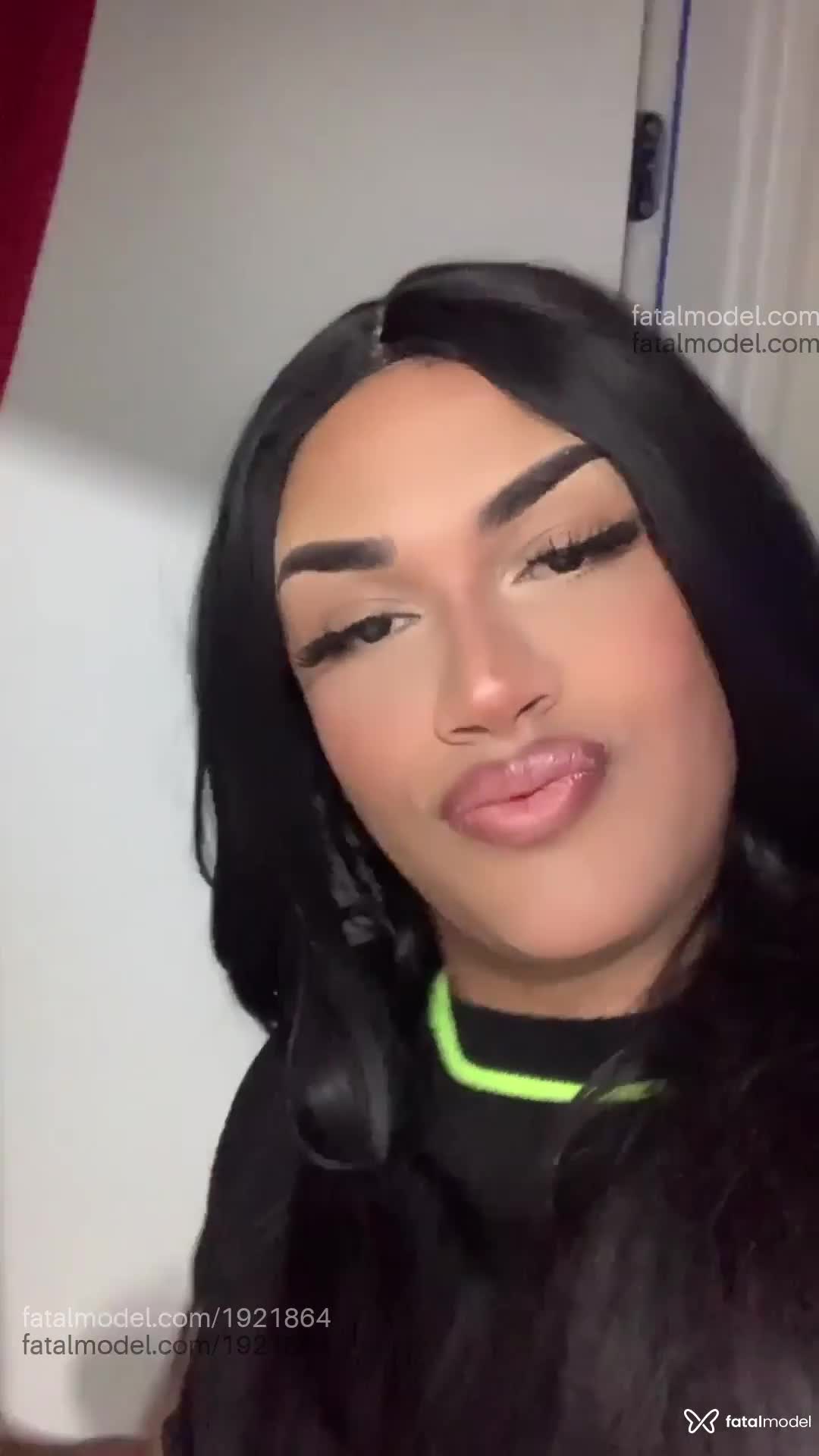Acompanhante mulher trans com cabelo colorido de olhos castanhos em Barbosa Ferraz - Lina