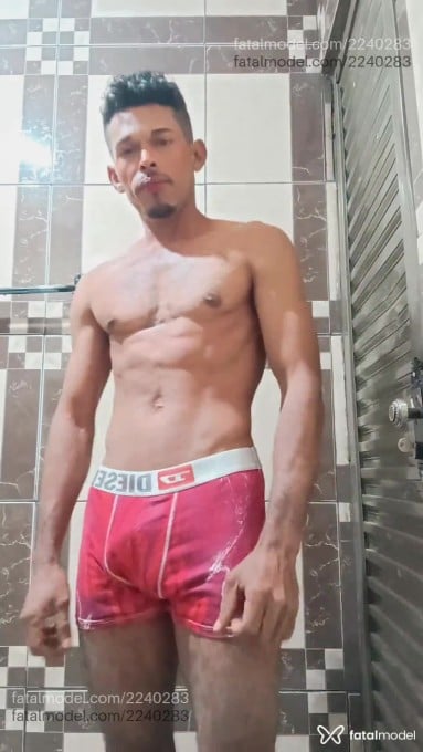 Acompanhante homem morena (o) de olhos castanhos - Erikys