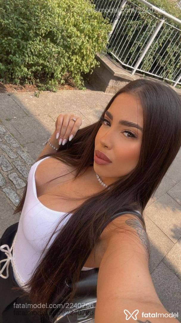 Acompanhante mulher com cabelo castanho de olhos castanhos - Bruna