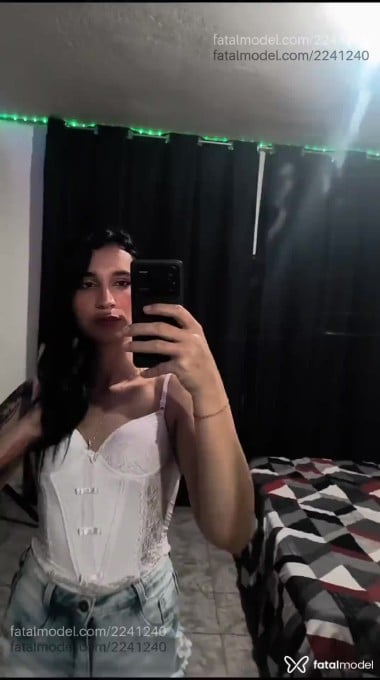 Acompanhante mulher trans com cabelo castanho de olhos castanhos em Juiz de Fora - Thayssa Pfeiffer