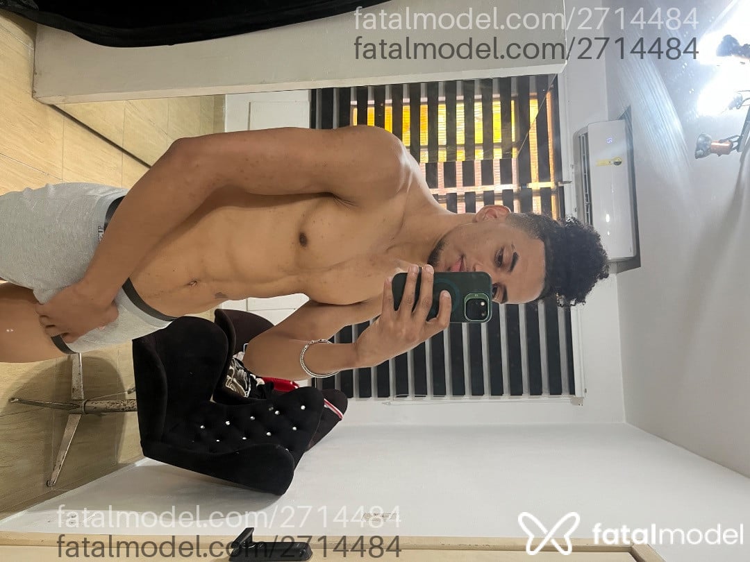 Acompanhante homem com cabelo castanho de olhos castanhos em Rio de Janeiro - Pedrinho