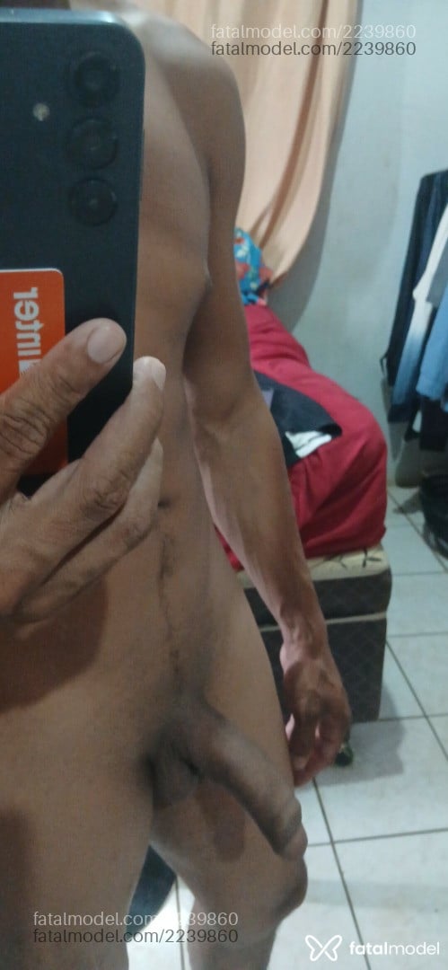 Acompanhante homem com cabelo castanho de olhos castanhos em Sorriso Acompanhante homem com cabelo castanho de olhos castanhos em Sorriso - Gustavo