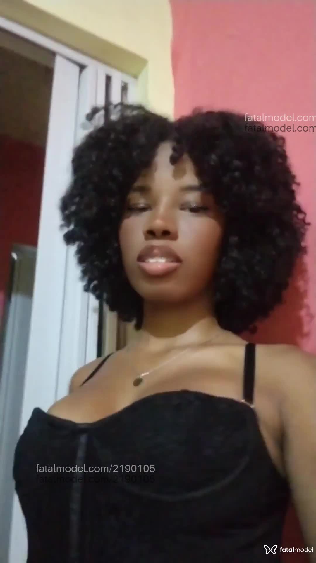 Acompanhante mulher com cabelo castanho de olhos castanhos em Virtual - Milena