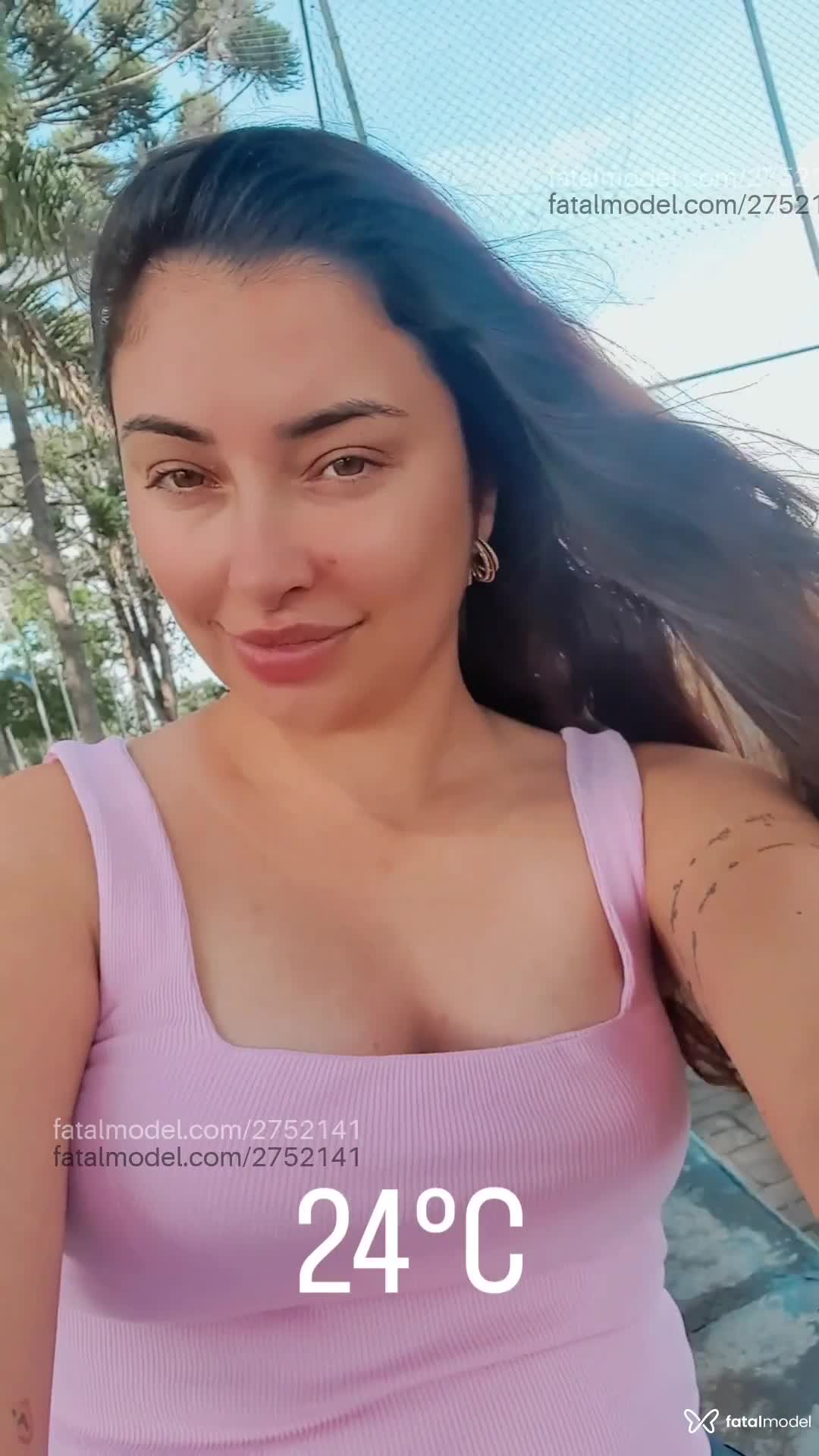 Acompanhante mulher morena (o) de olhos mel em Virtual Acompanhante mulher morena (o) de olhos mel em Virtual - Miahh