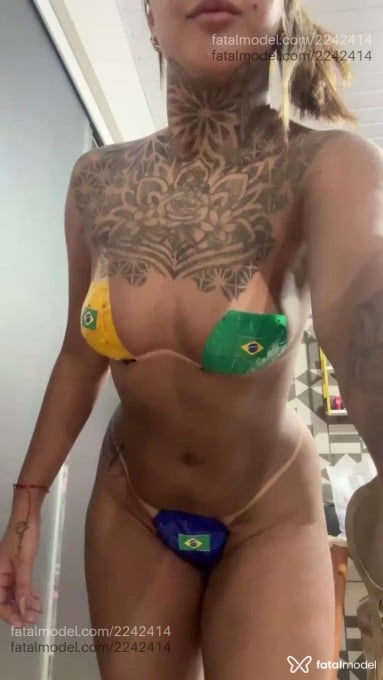 Acompanhante mulher loira (o) de olhos castanhos em Florianópolis Acompanhante mulher loira (o) de olhos castanhos em Florianópolis - Maya Santos