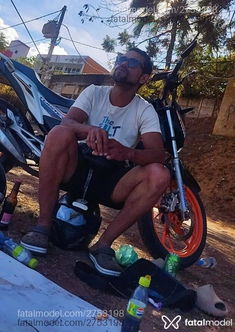 Acompanhante homem morena (o) de olhos castanhos - Hector Acompanhante homem morena (o) de olhos castanhos - Hector