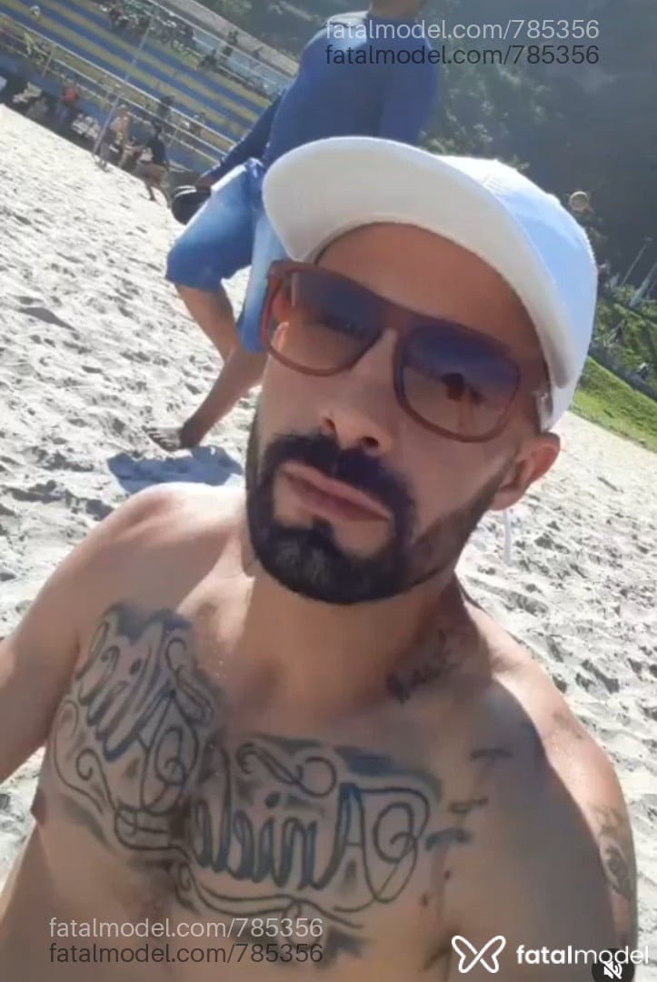 Acompanhante homem com cabelo castanho de olhos castanhos em Itajaí Acompanhante homem com cabelo castanho de olhos castanhos em Itajaí - Cleiton