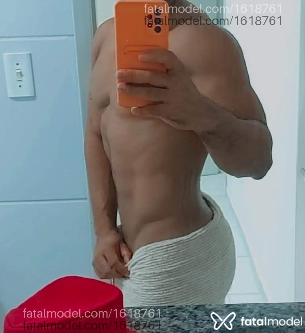 Acompanhante homem com cabelo castanho de olhos mel - Thel Acompanhante homem com cabelo castanho de olhos mel - Thel