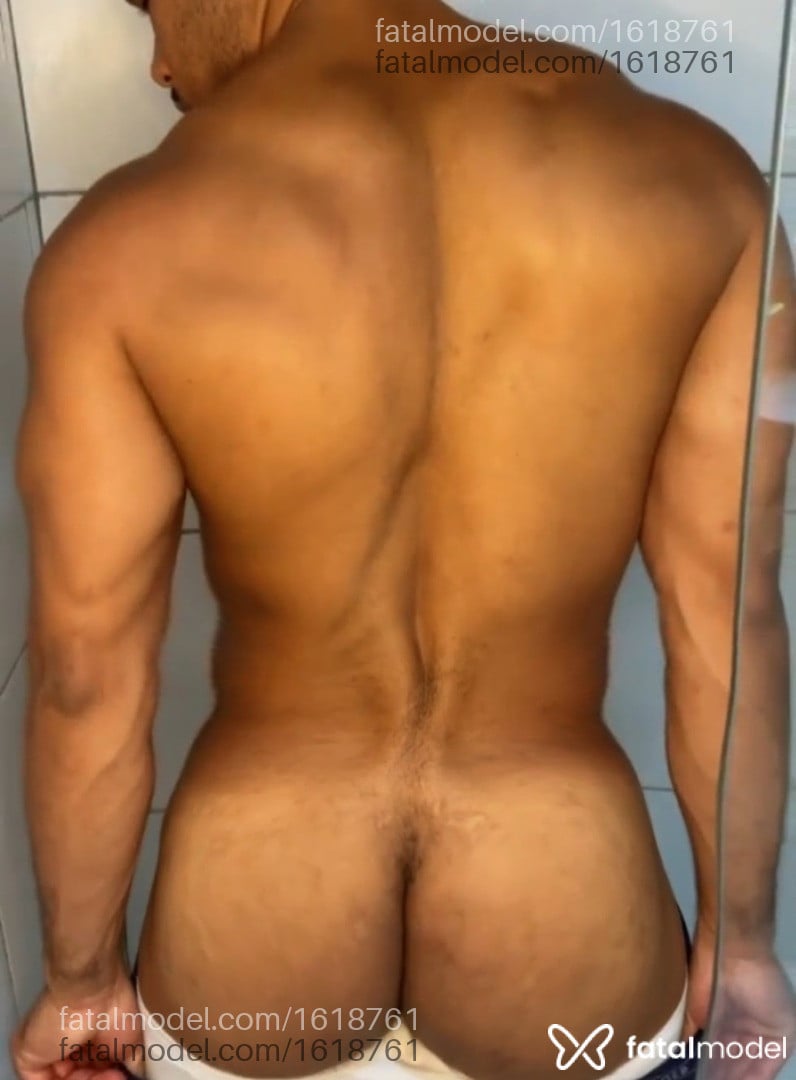 Acompanhante homem com cabelo castanho de olhos mel - Thel Acompanhante homem com cabelo castanho de olhos mel - Thel