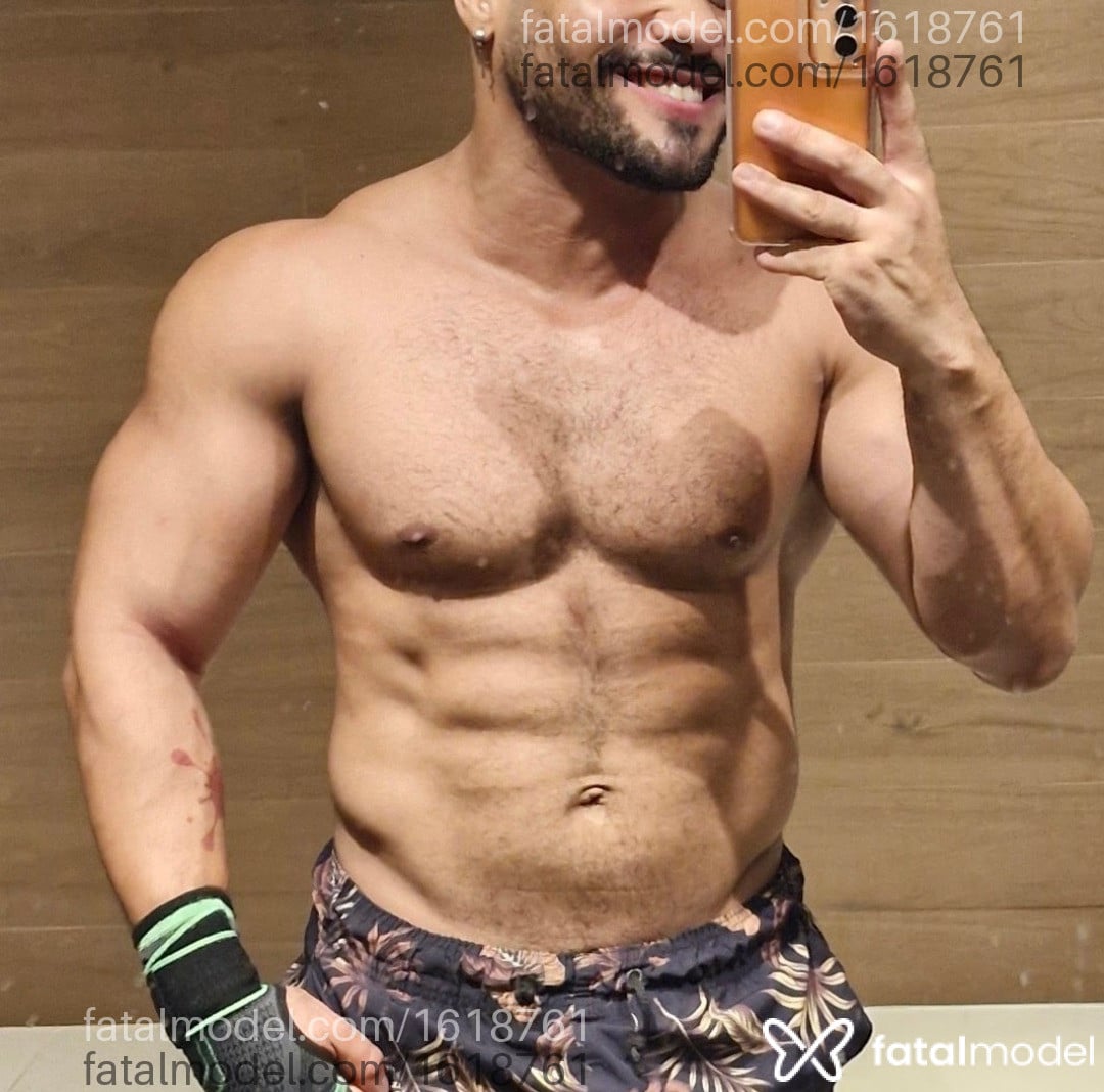 Acompanhante homem com cabelo castanho de olhos mel - Thel Acompanhante homem com cabelo castanho de olhos mel - Thel