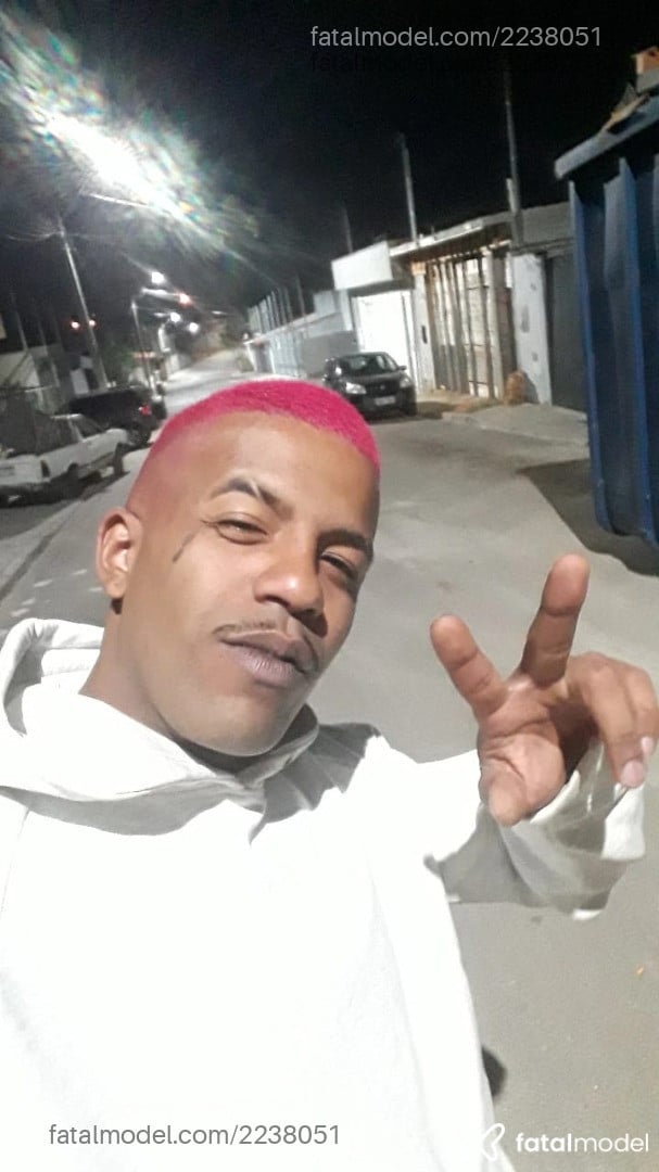 Acompanhante homem com cabelo castanho de olhos pretos - Lucas Silva Acompanhante homem com cabelo castanho de olhos pretos - Lucas Silva