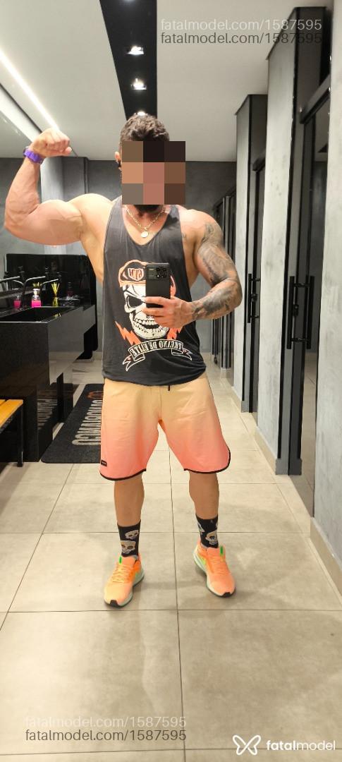 Acompanhante homem com cabelo castanho de olhos castanhos em Virtual Acompanhante homem com cabelo castanho de olhos castanhos em Virtual - Victor Lorenzzo