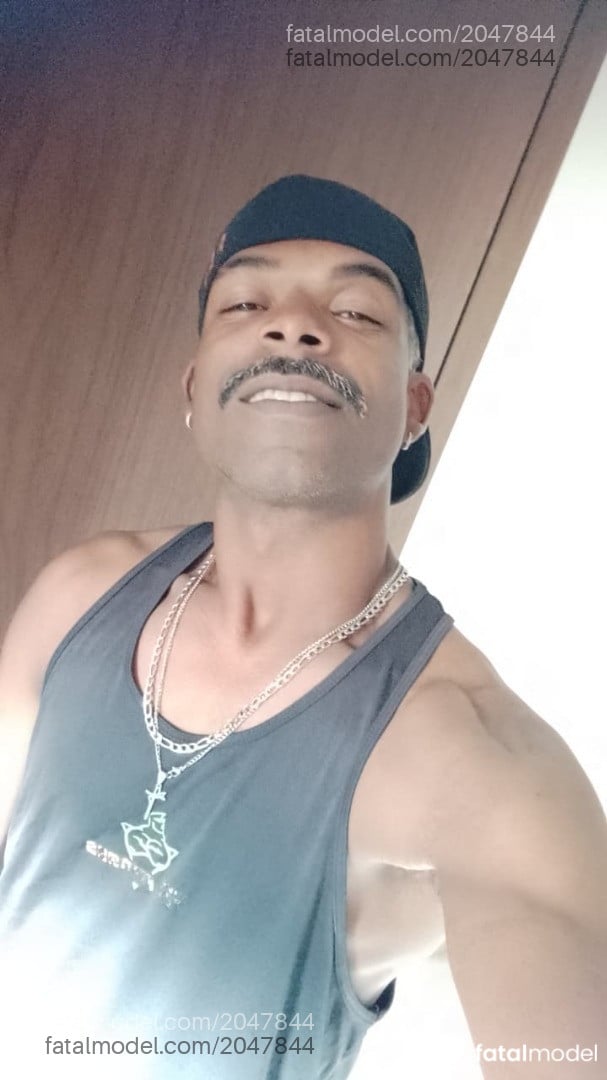 Acompanhante homem com cabelo grisalho de olhos castanhos em Morada Nova de Minas Acompanhante homem com cabelo grisalho de olhos castanhos em Morada Nova de Minas - Marcos