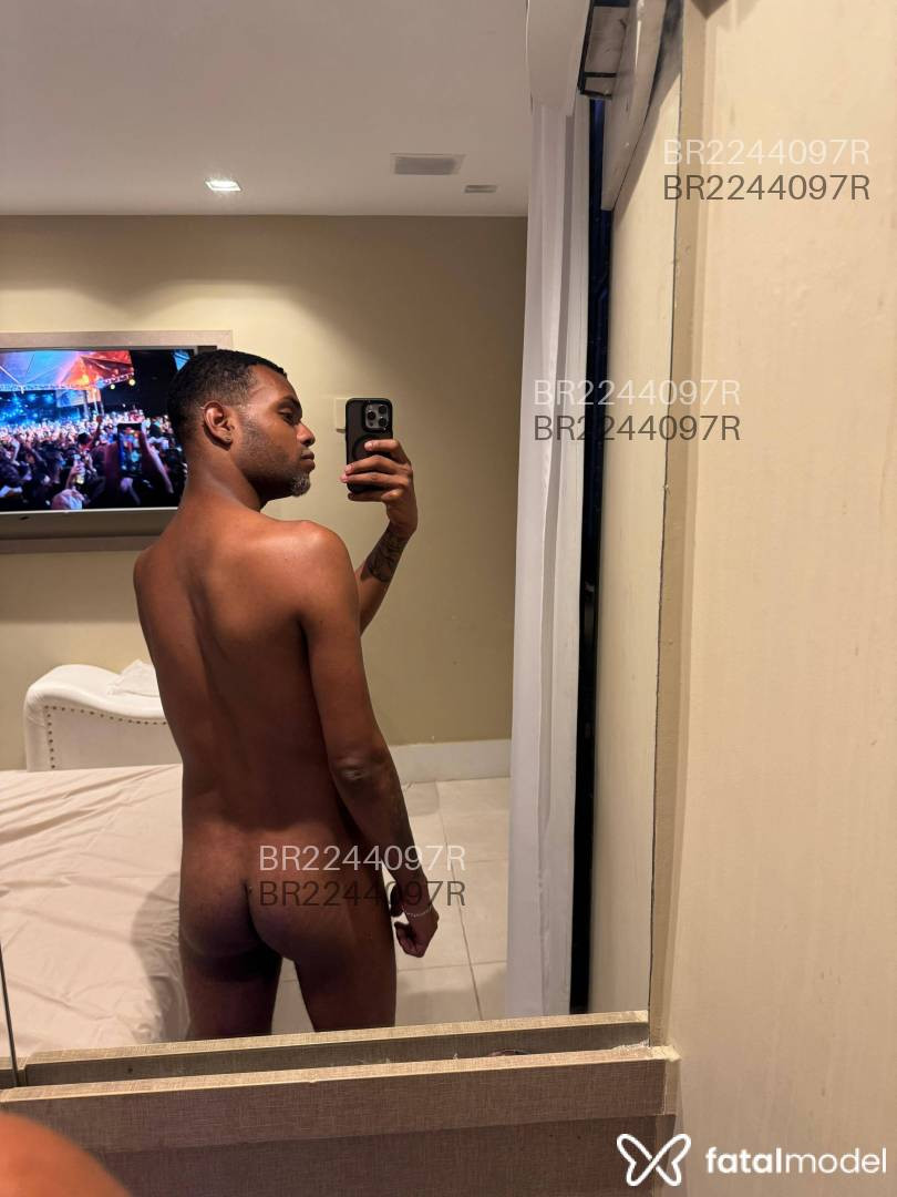 Acompanhante homem morena (o) de olhos castanhos em Rio de Janeiro - Miguel