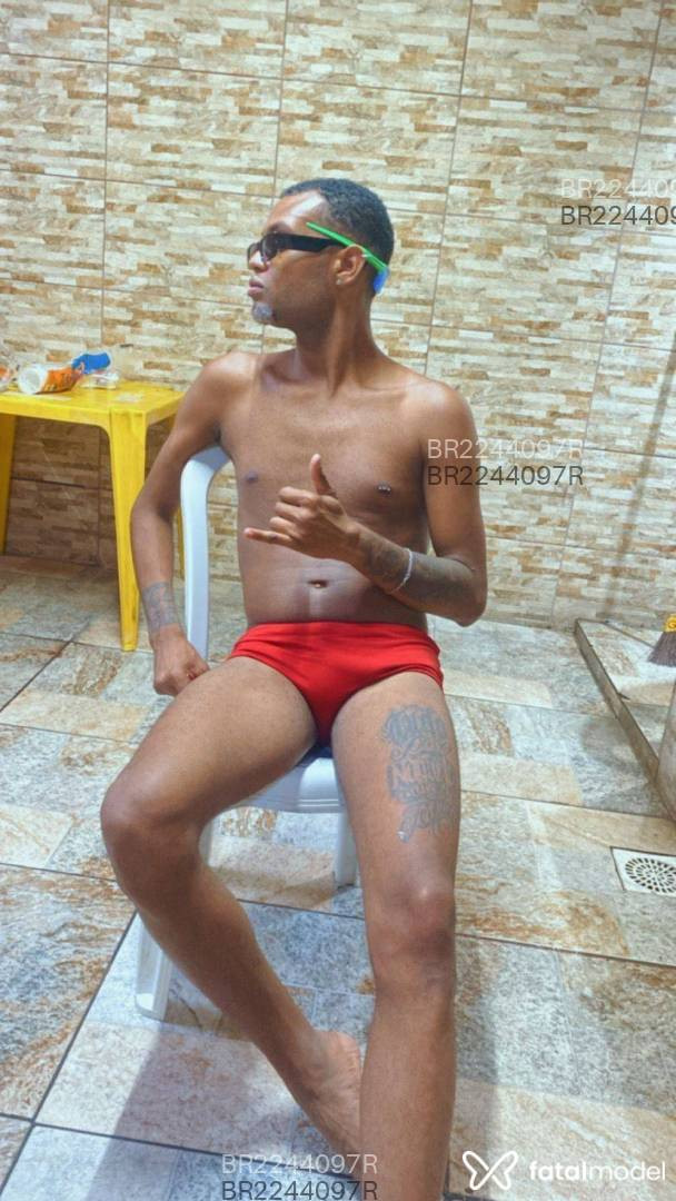 Acompanhante homem morena (o) de olhos castanhos em Rio de Janeiro - Miguel