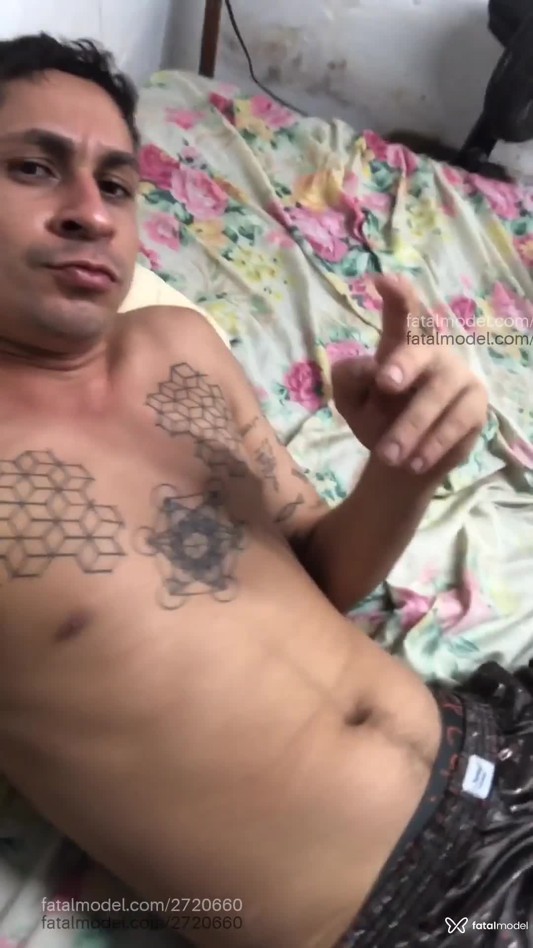 Acompanhante homem com cabelo castanho de olhos castanhos em Virtual Acompanhante homem com cabelo castanho de olhos castanhos em Virtual - Teu