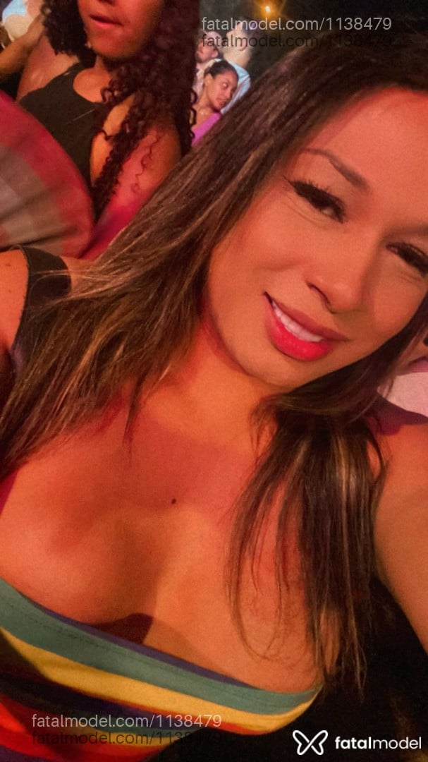 Acompanhante mulher trans loira (o) de olhos castanhos em São Sebastião do Paraíso - Camila Alvarenga