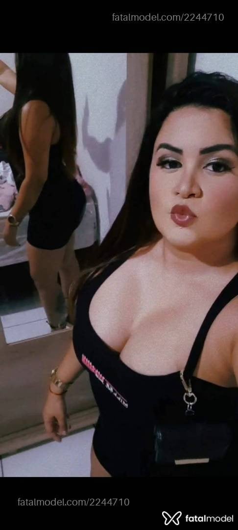 Acompanhante mulher morena (o) de olhos pretos - Hellen