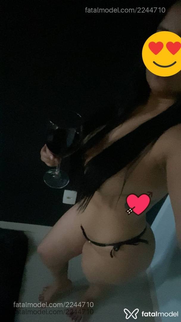 Acompanhante mulher morena (o) de olhos pretos - Hellen