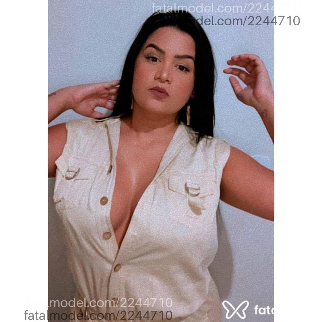 Acompanhante mulher morena (o) de olhos pretos - Hellen