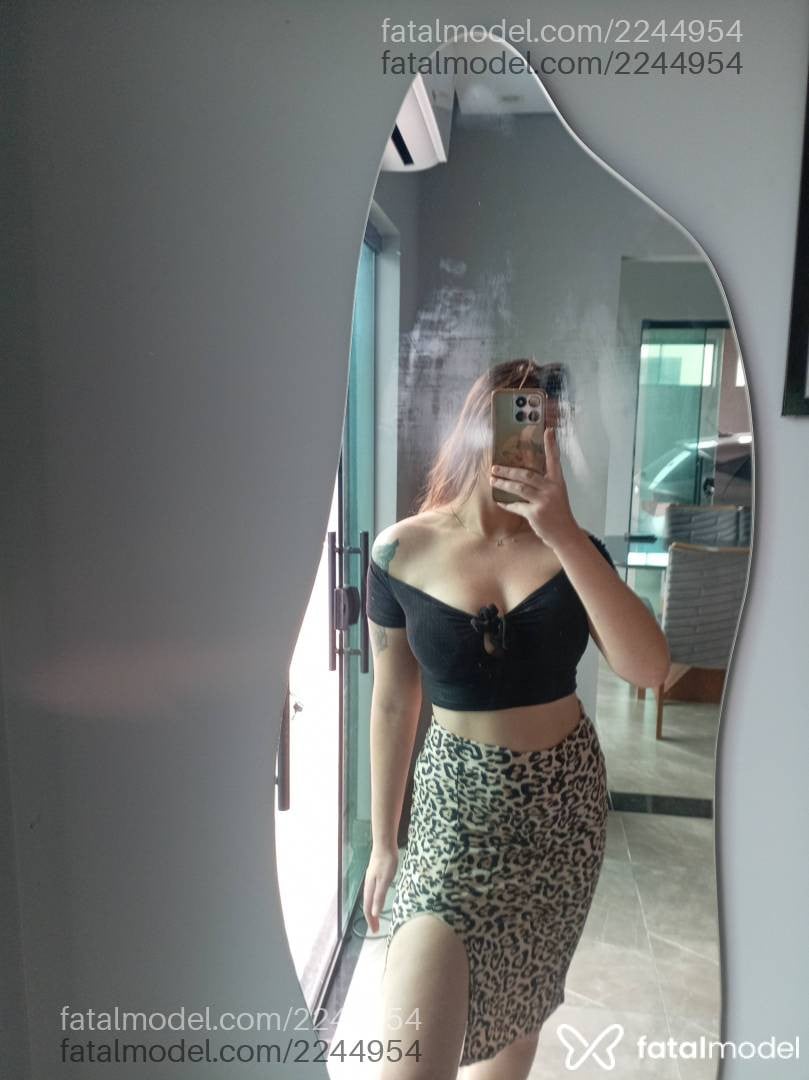 Acompanhante mulher com cabelo castanho de olhos castanhos - Karol