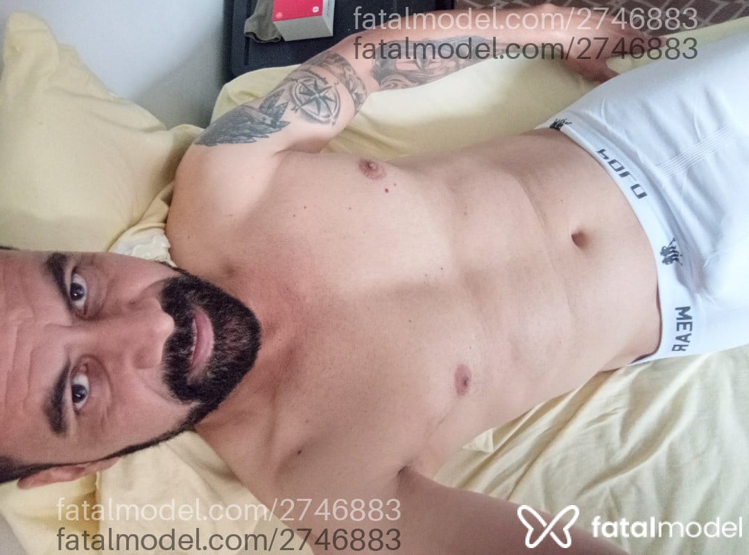 Acompanhante homem morena (o) de olhos castanhos em Maringá - Eduardo