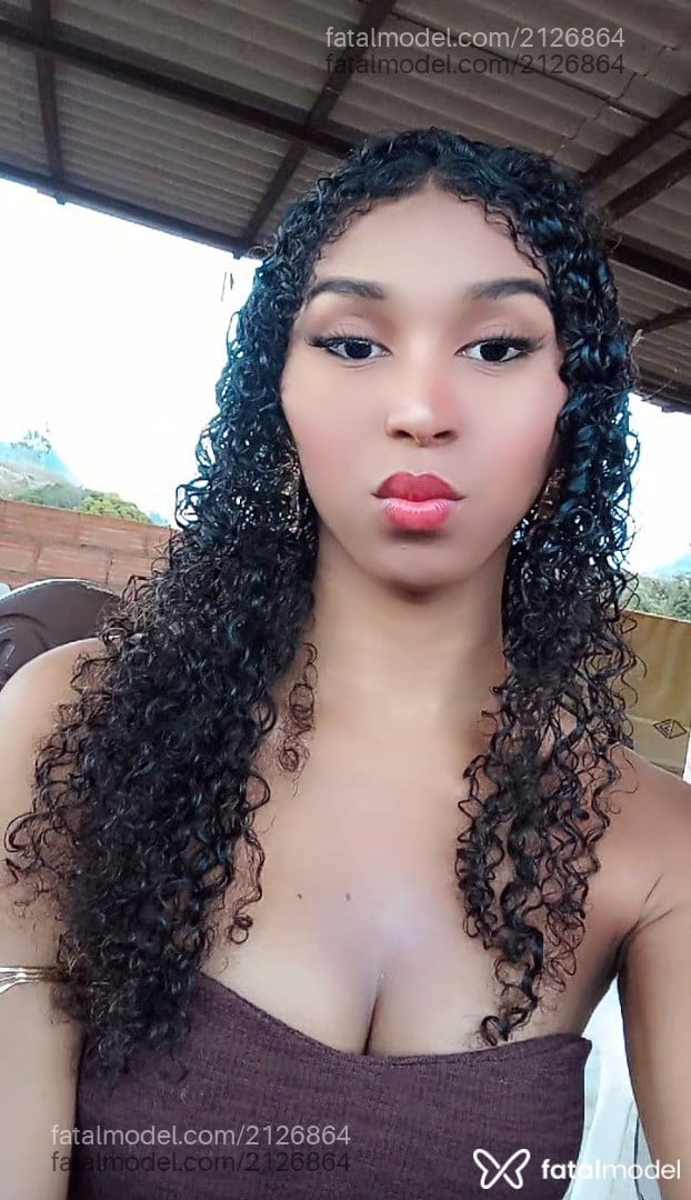 Acompanhante mulher trans com cabelo castanho de olhos castanhos em Aracruz - Emanuela