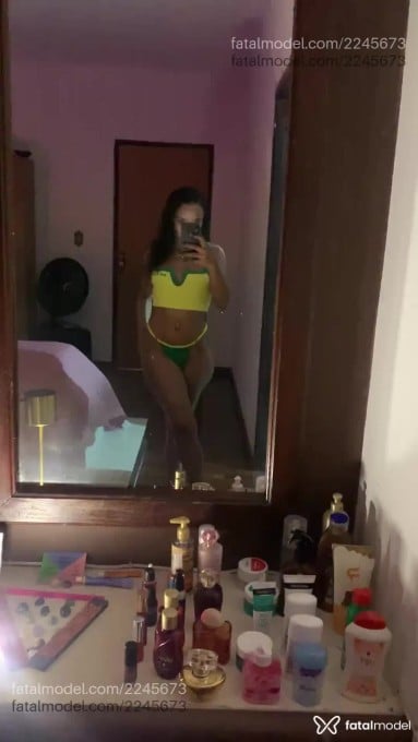 Acompanhante mulher com cabelo castanho de olhos castanhos - Maysa Cristina Acompanhante mulher com cabelo castanho de olhos castanhos - Maysa Cristina