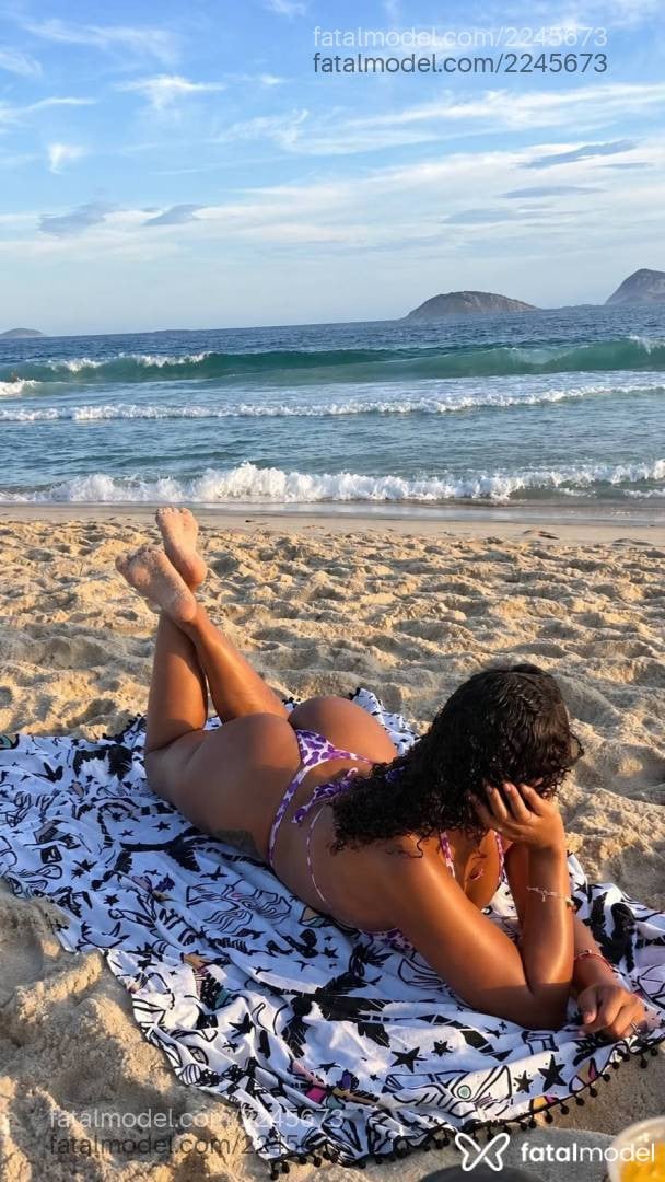 Acompanhante mulher com cabelo castanho de olhos castanhos - Maysa Cristina
