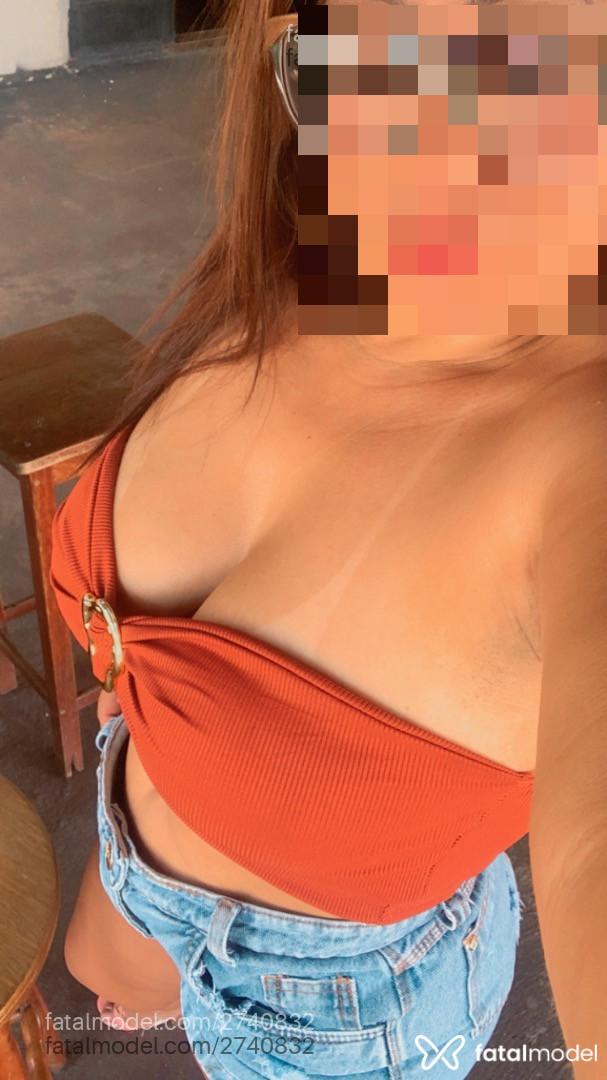 Acompanhante mulher com cabelo castanho de olhos mel - Paola Acompanhante mulher com cabelo castanho de olhos mel - Paola